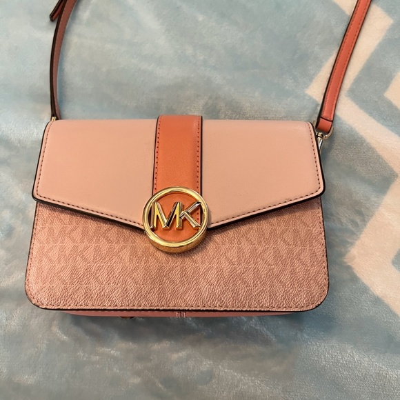 Michael Kors Crossbody - Picture 1 of 3